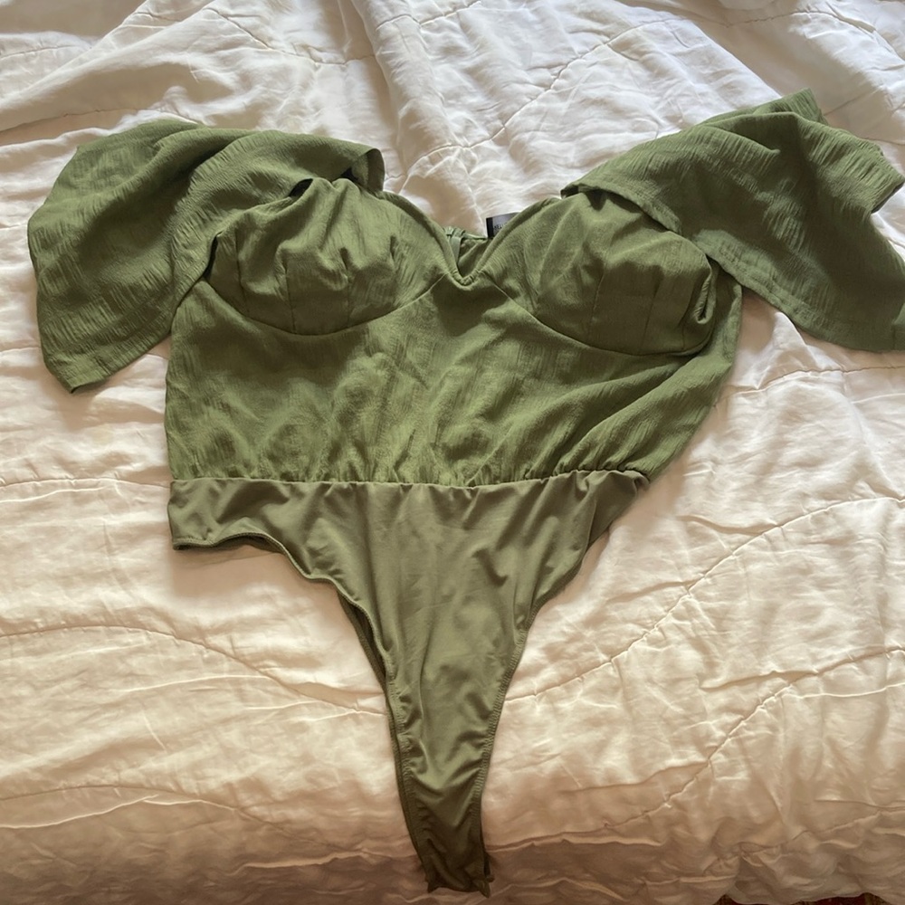 PrettyLittleThing Green Puff Sleeve Bodysuit‎